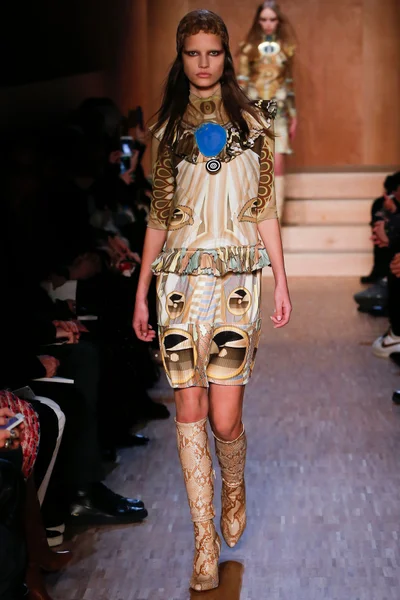 Look 9